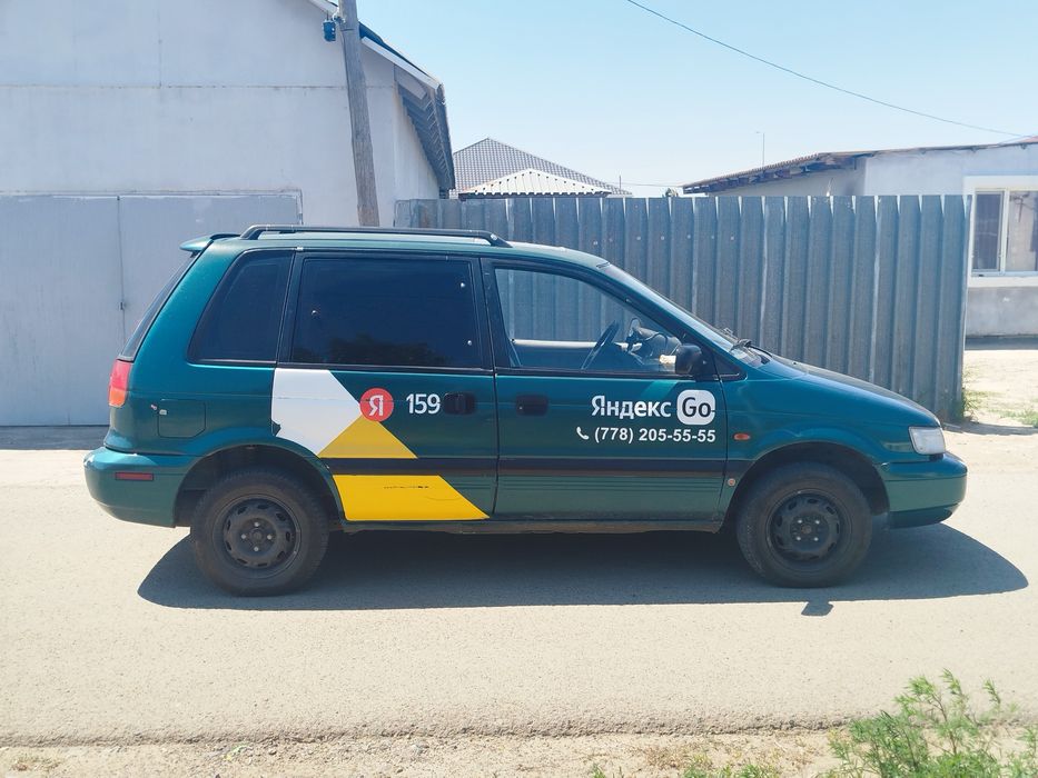 Mitsubishi space runner 1992