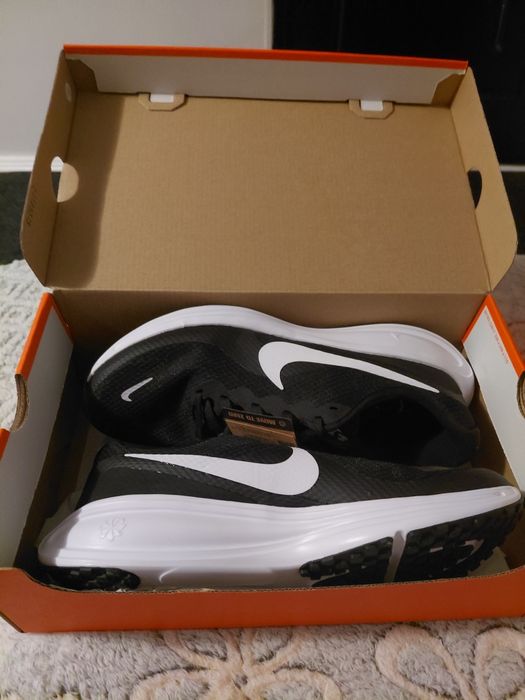 Adidasi Nike marimea 42.5