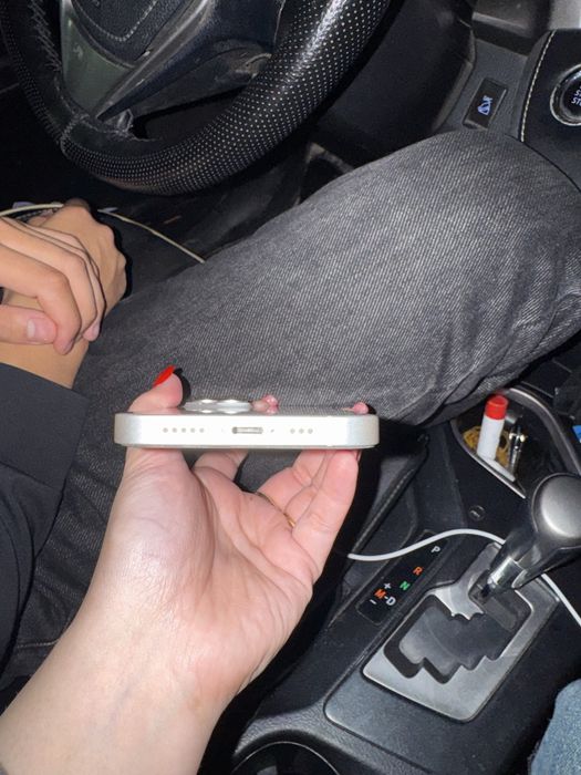 Айфон 14, белый , 128 гб , без ремонта