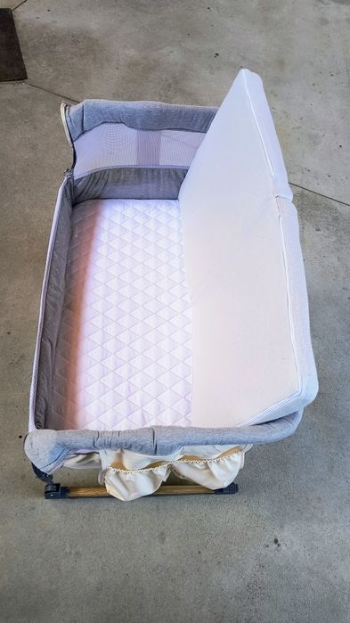 Продавам детско легло Lionello next to me