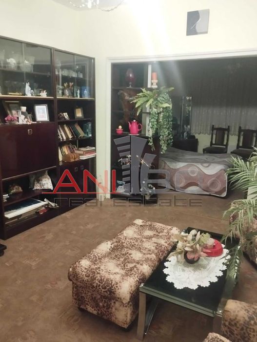 Многостаен, тухлен в центъра на град Варна