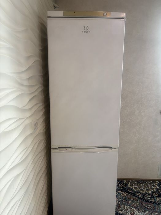 Холодильник Индезит б/у