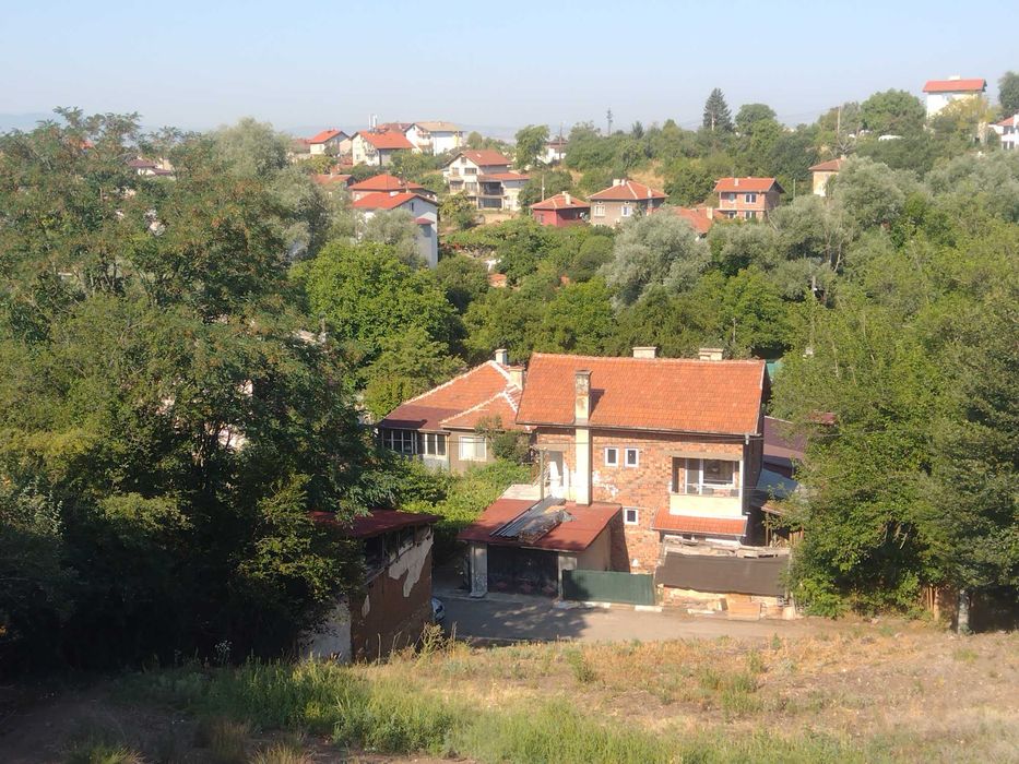 Регулиран парцел в с. Подгумер. В СЕЛОТО, на асфалт.