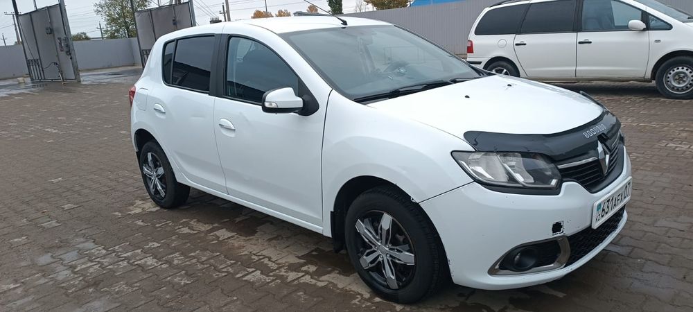 Рено сандеро 2015г