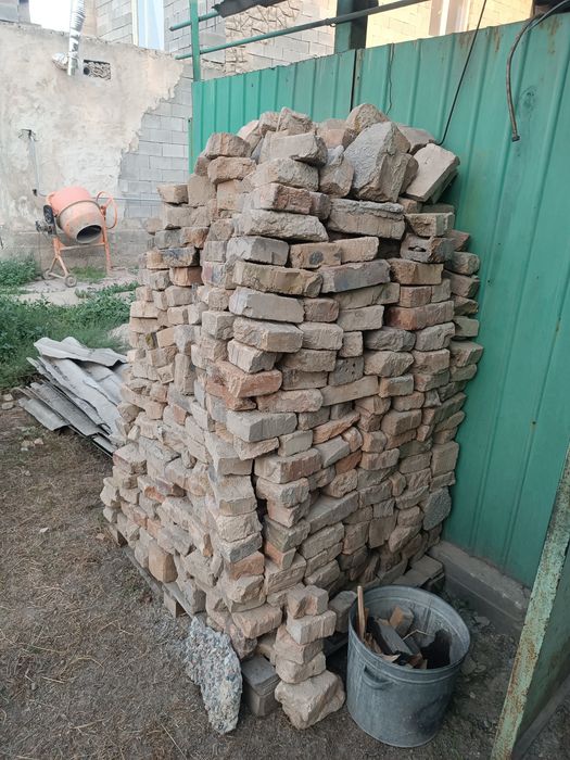 Продан красные керпичи