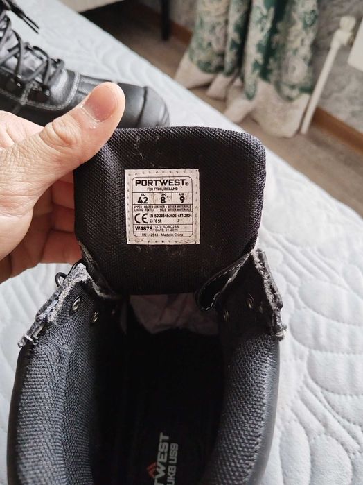 Специльный обувь