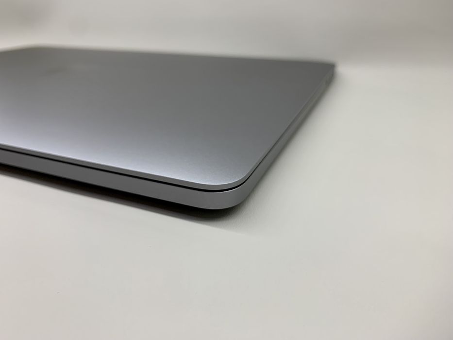 apple Mac book pro 13.3