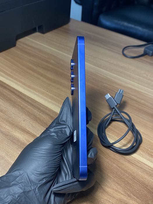 Samsung Galaxy s25 •128 GB • Navy