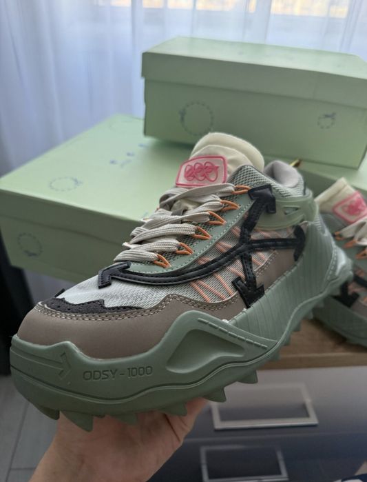 vand adidasi off white odsy 1000