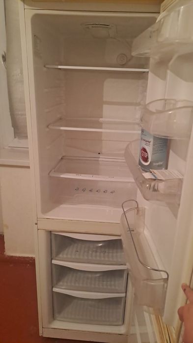 Холодильник  жумыс истеп турган