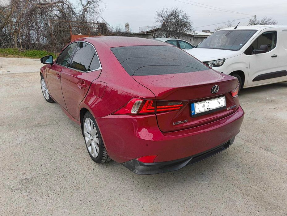 продавам Lexus Is300H