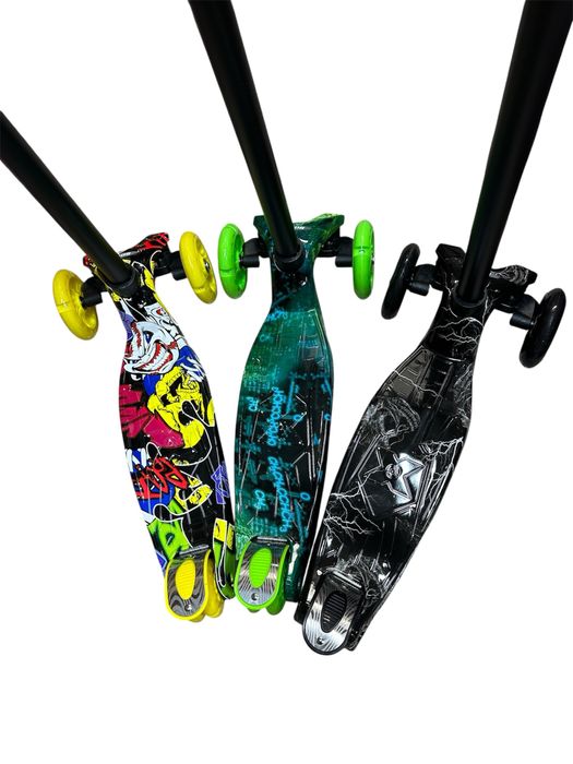 Самокат трехколесный графити