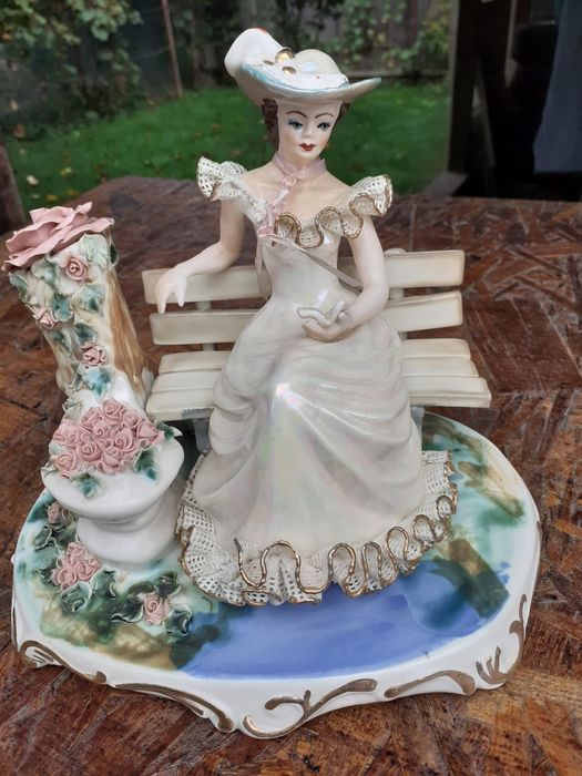 Statui ornamente bibelouri din ceramica