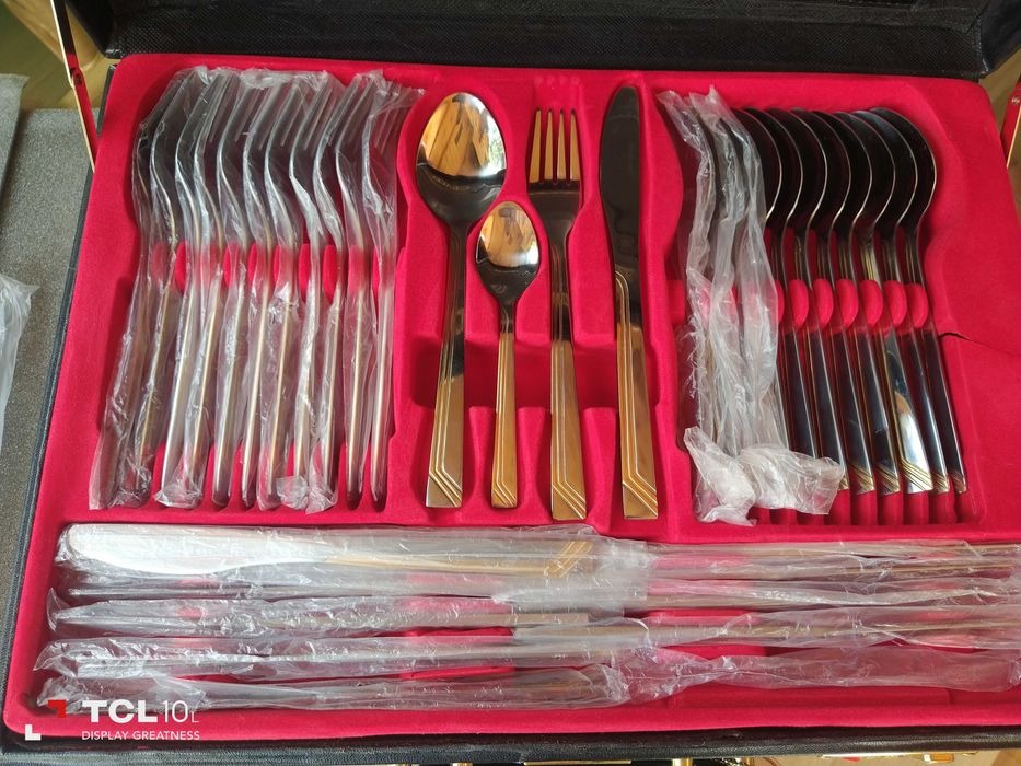 Комплект прибори за хранене