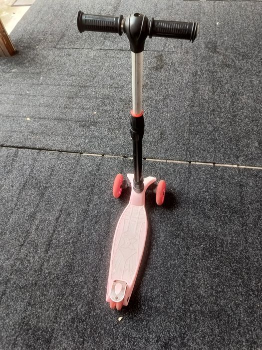 Vând trotineta copii 3 roti