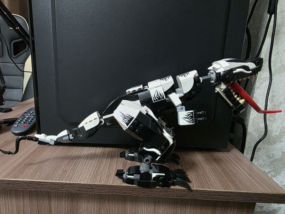 Фигурки Lego по jurassik world и marvel