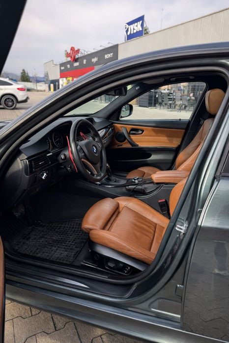 BMW 330d xDrive Touring LCI 3.0D 231 к.с.