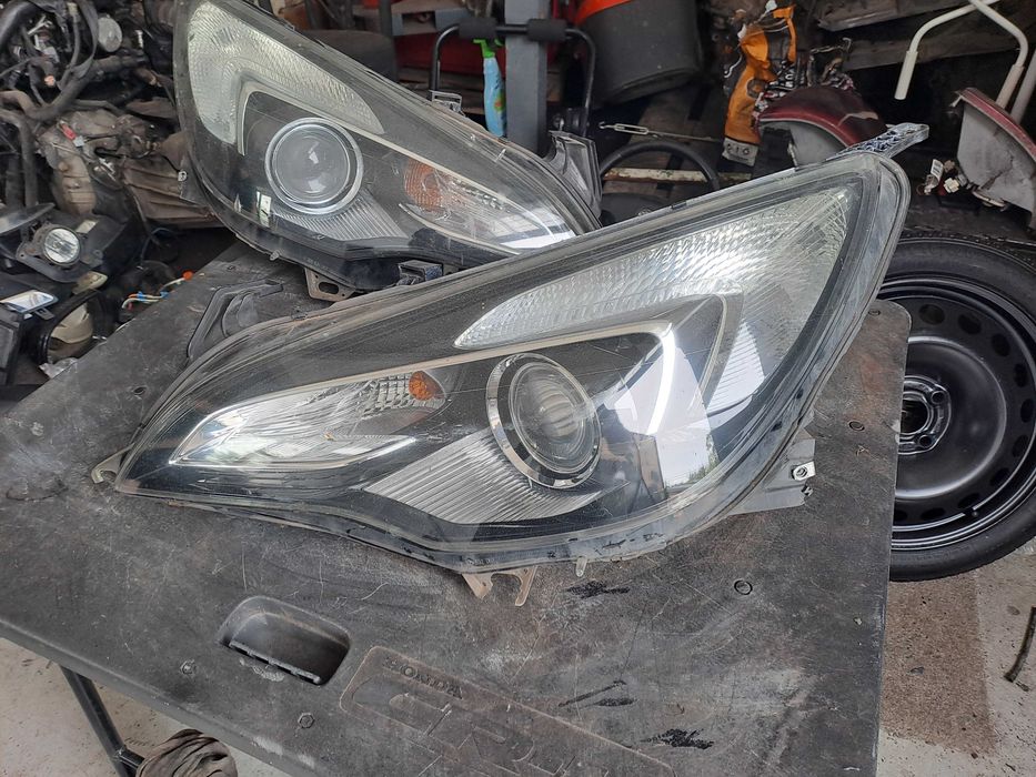Far stanga dreapta Faruri Opel Astra j GTC cu Lupa