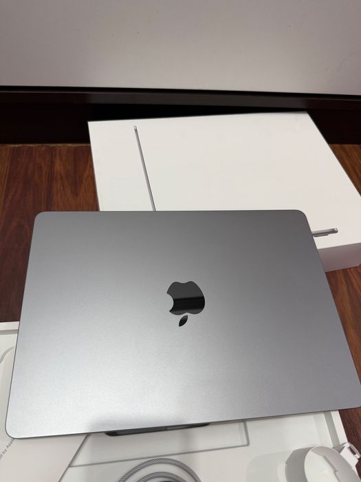 Macbook Air M3 impecabil