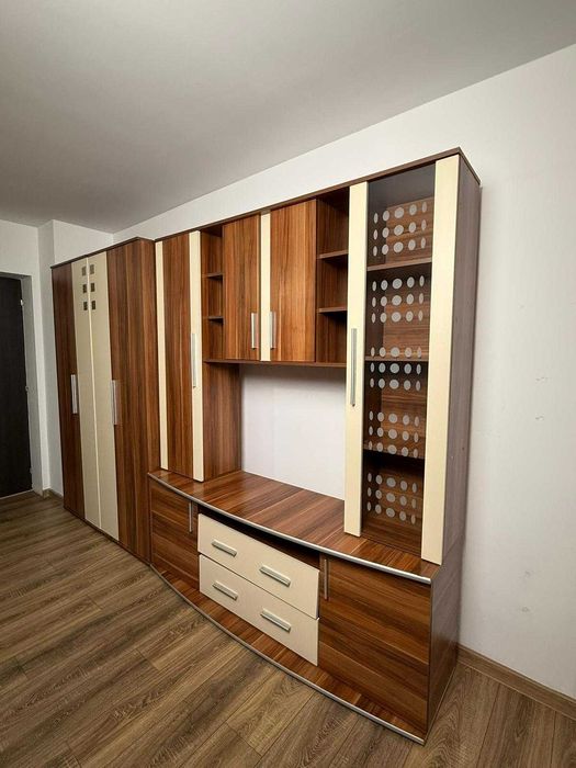 Mobilă + dulap + corp – stare bună – 1500 lei