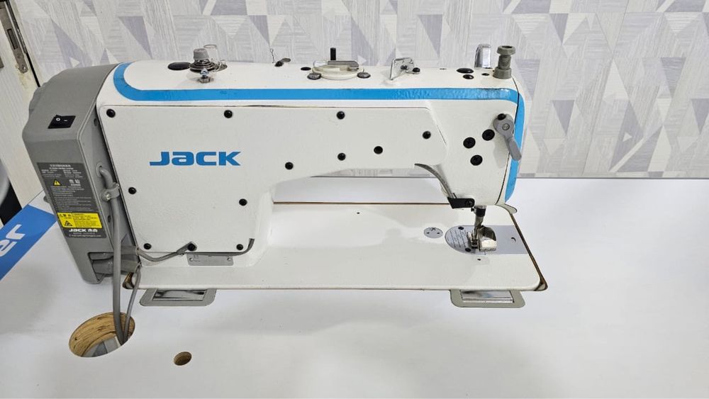 Оверлок Jack F4