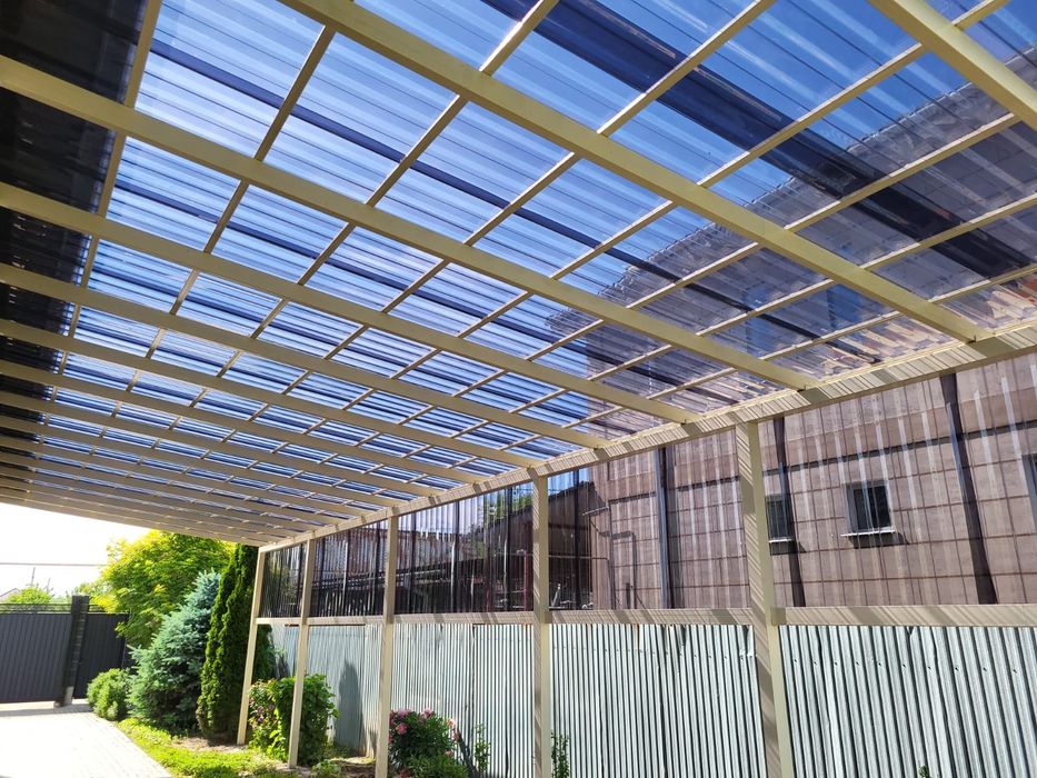 Строим навесы из поликарбоната