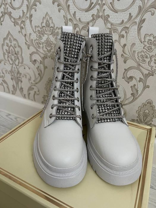 Белый сапоги женский