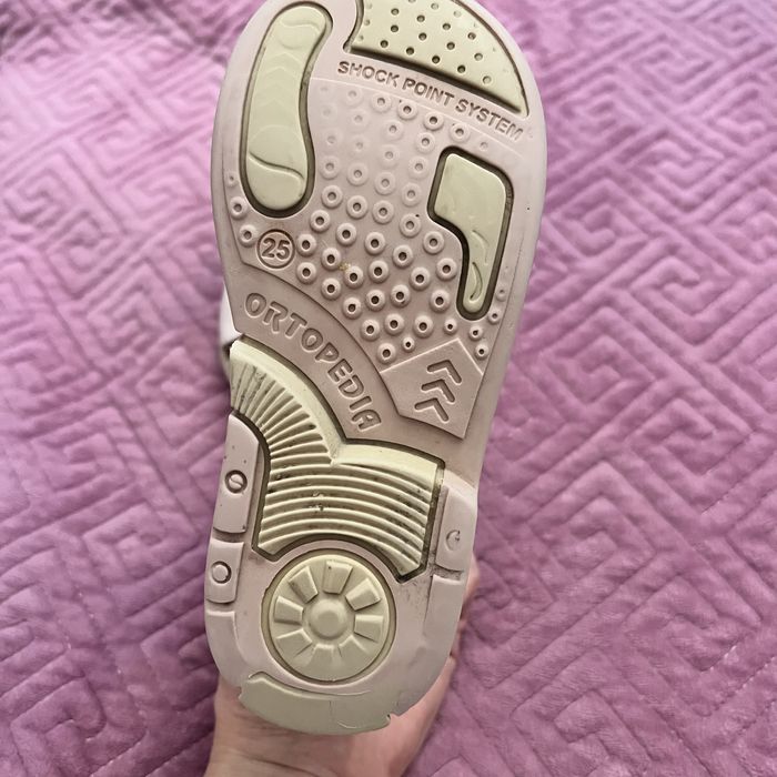 Продам Кожаные ортопедические сандали для девочек