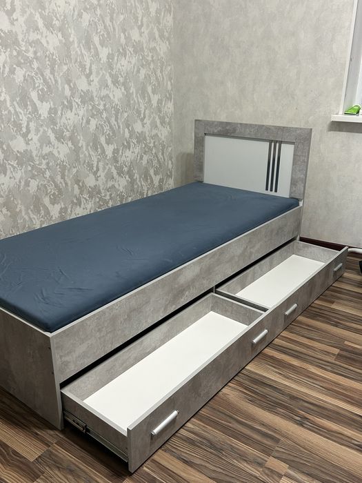 Кровать тумбалармен