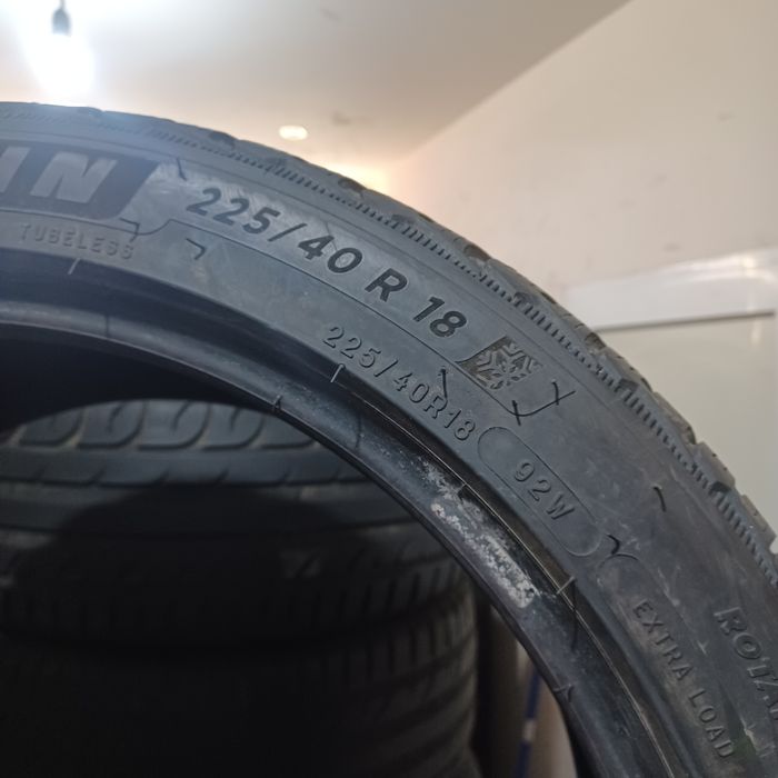 225 40 18 Michelin 2бр зимни дот 5019