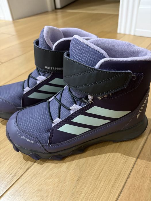Продам зимние ботинки Adidas