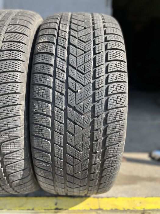 2 бр. зимни гуми 275/40/22 Pirelli DOT 3515 5-5,5 mm