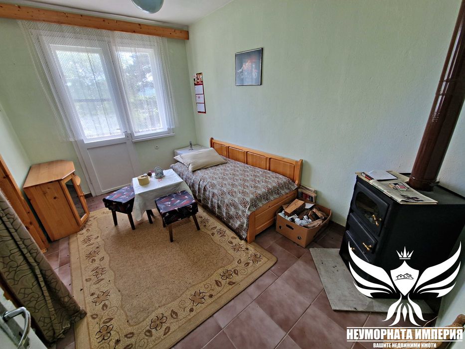 Продавам триетажна почивна станция РЗП425кв с парцел 1300кв в с.Руен