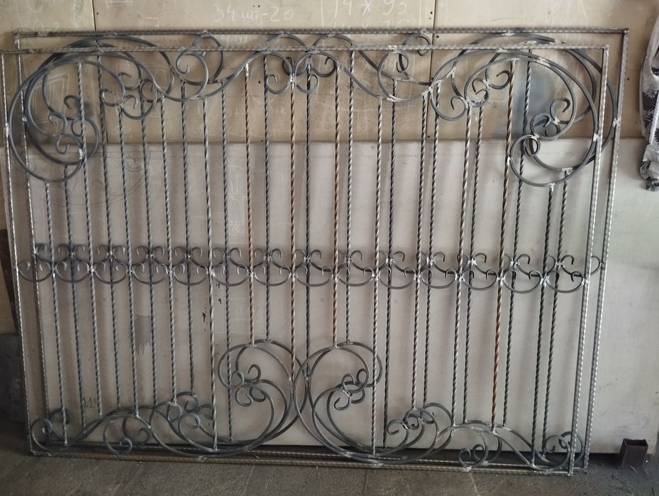 Покраска ворот и решеток