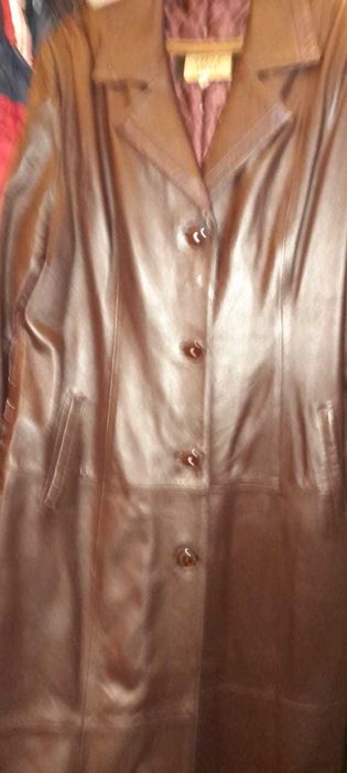 Продам  демисезонное, кожаное пальто.