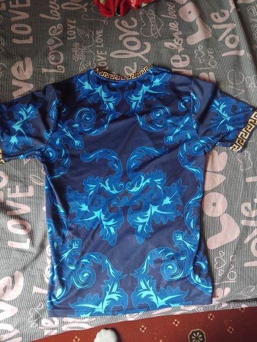 Vând tricou de fotbal cu Italia în colaborare cu versace