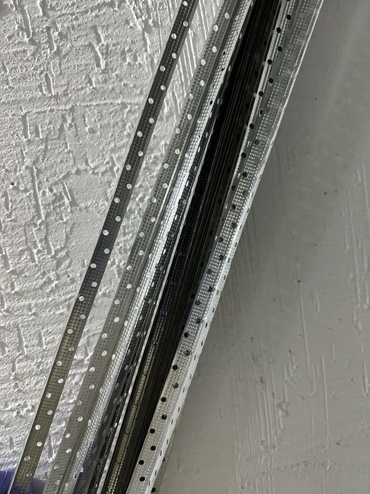 Продам металические уголки