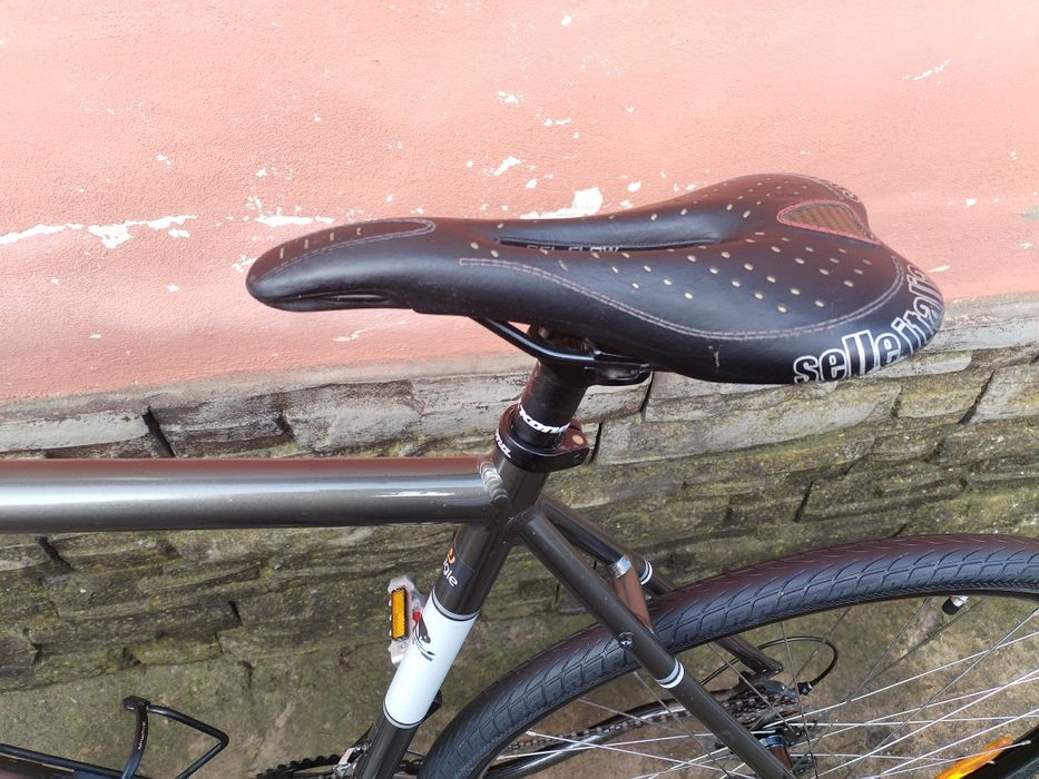 Cursiera Gravel roti 28 Frâne disc cadru aluminiu