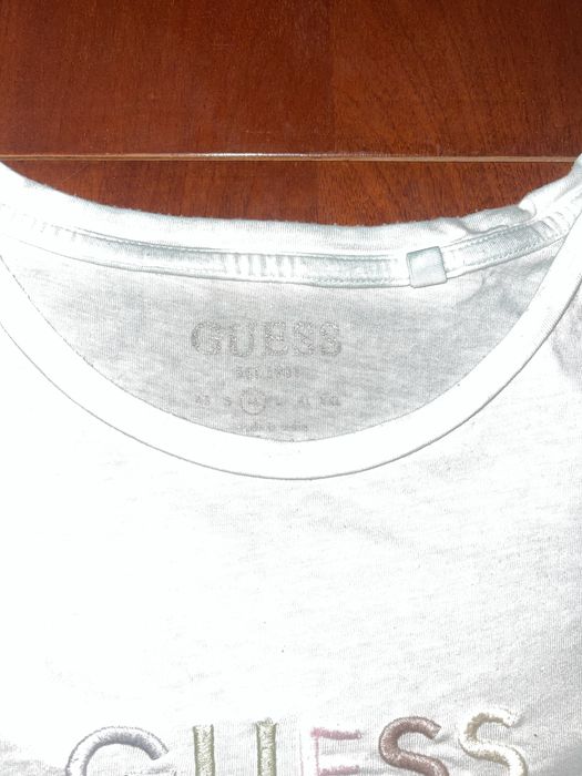 Tricou Guess.