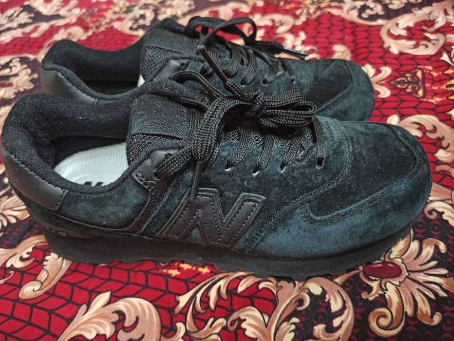 Женская Чёрная спортивная обувь на осень