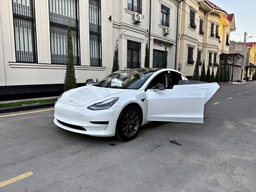 Tesla Model 3 , 2021 Год пробег 29000км идеальном состоянии