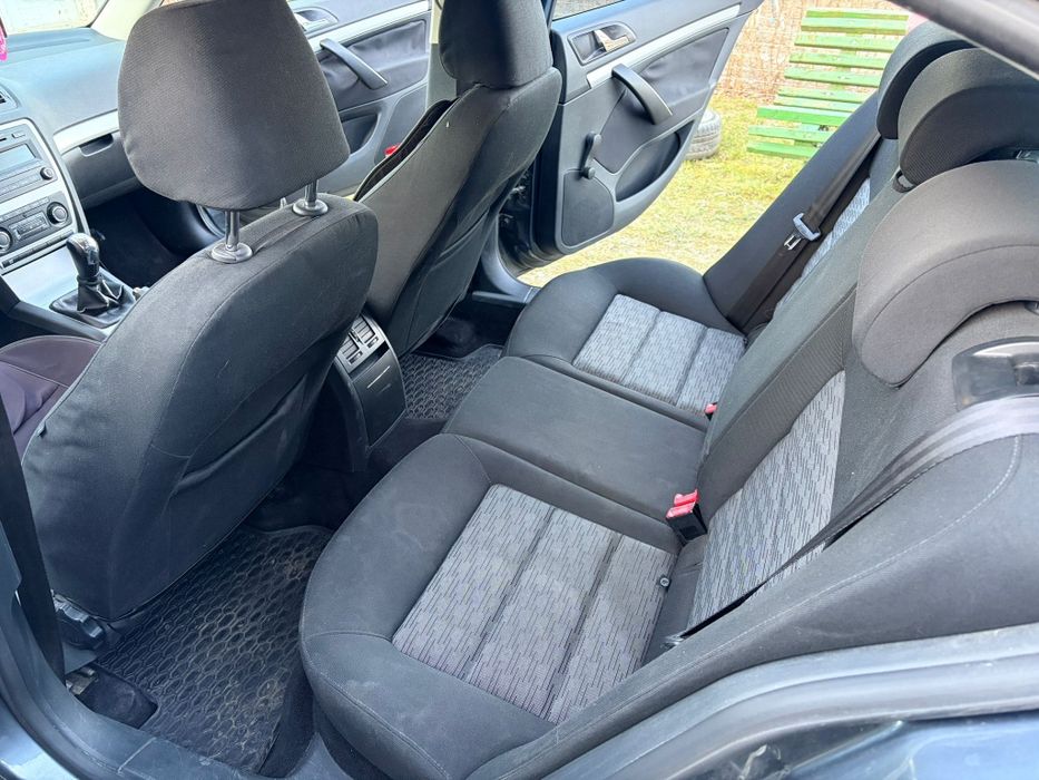 De vânzare Skoda Octavia 1.6 TDI – 2010 cutie manuala

Vând Skoda O