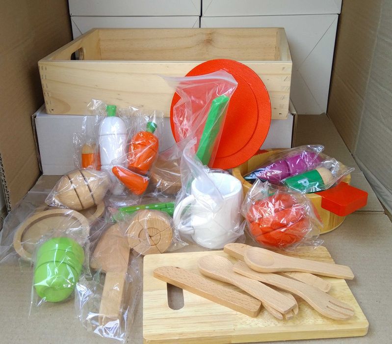 Луксозен комплект от магнитни дървени зеленчуци и плодове с прибори