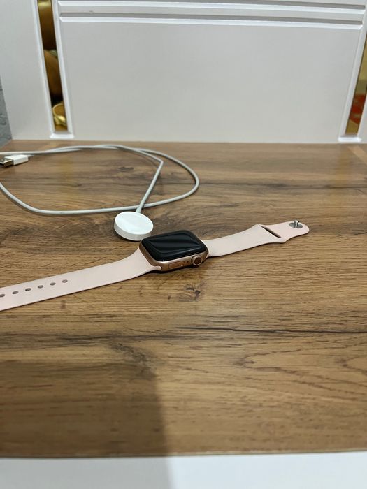 Apple Watch Series 6 Gold / 40mm USA