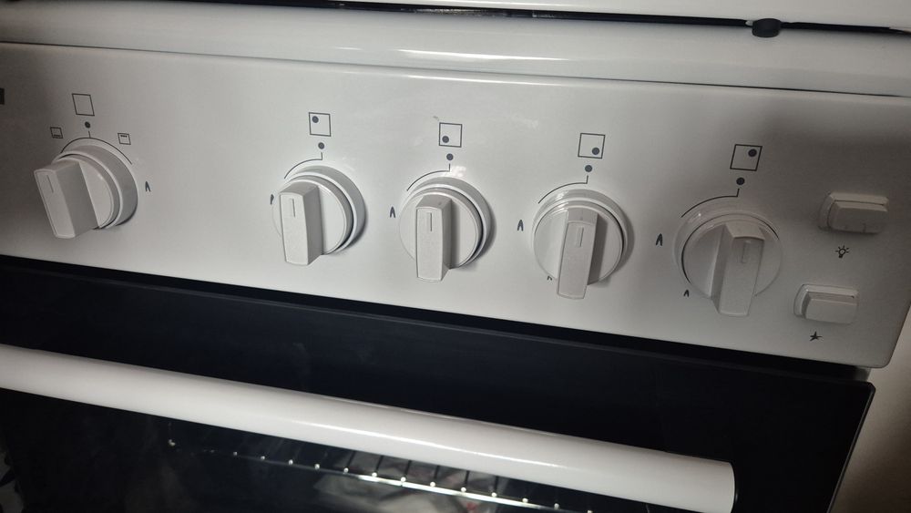 Vand aragaz nou cu garantie