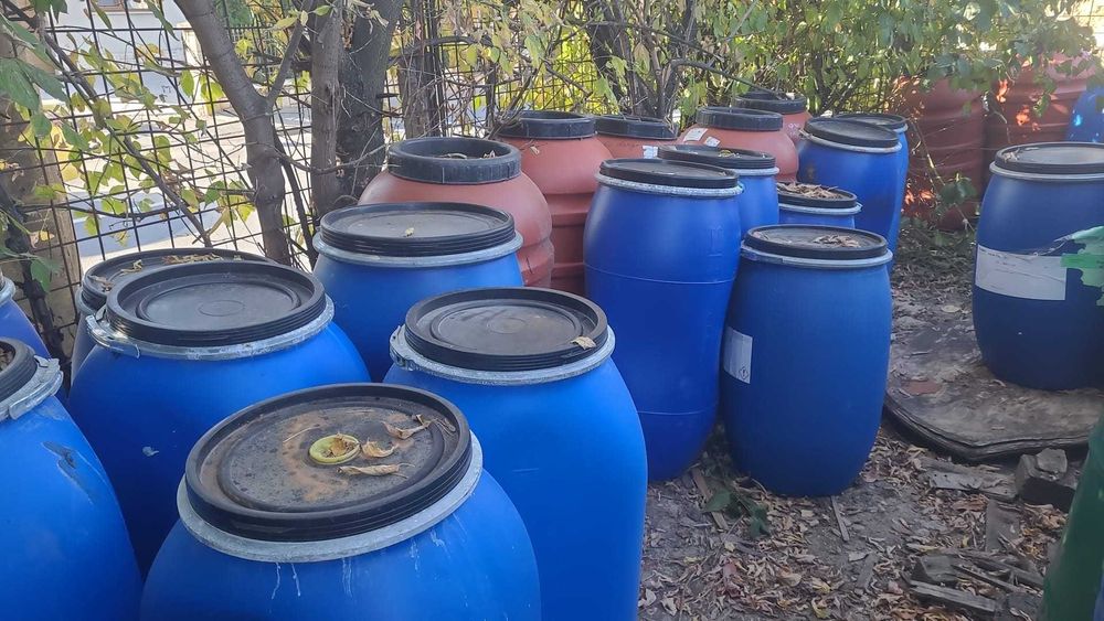 butoi din plastic de 180 litri de 220 litri , plastic alimentar