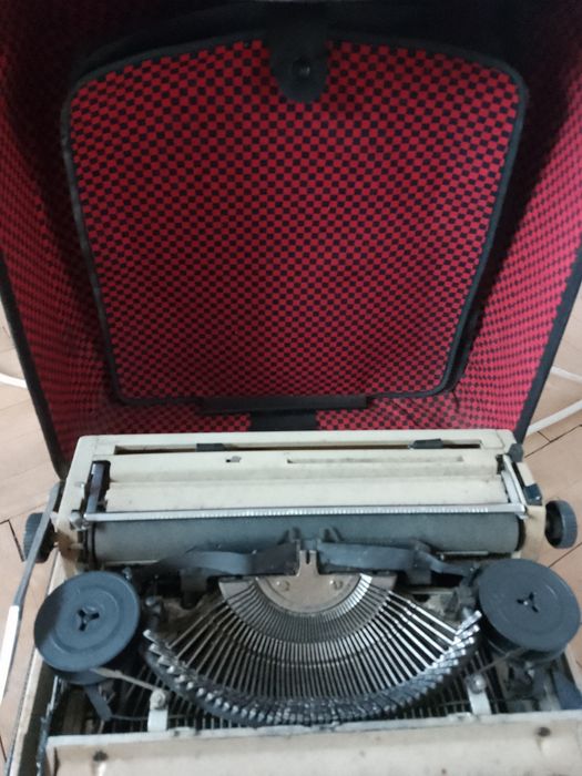 Пишеща машина "Марица"