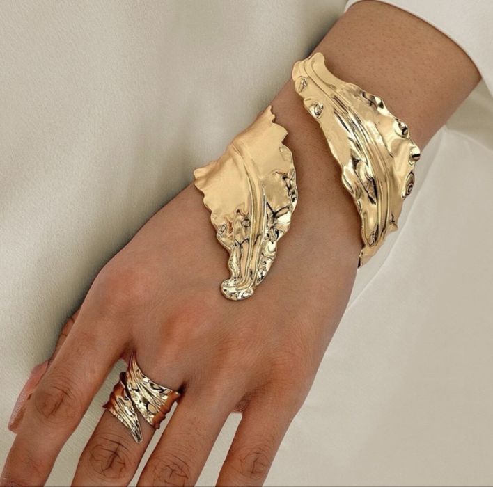 Красное вечернее платье