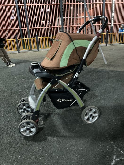 Продам коляску удобная вместительная б/у