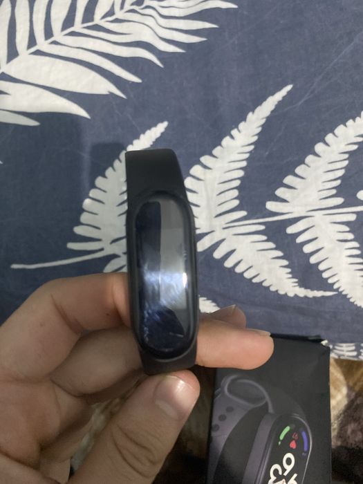 Smart Band7 sotiladi hammasi yaxshi yaxshi ishliydi zaratkasi ichida